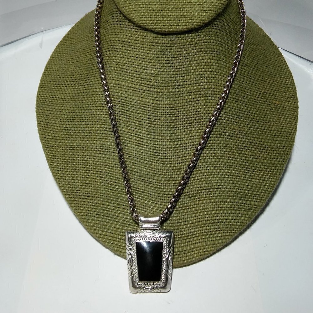 Women`s silver tone black necklace.